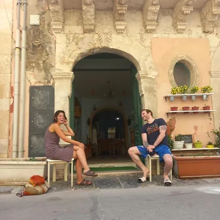 Casa Dei Fiori Hostel *
